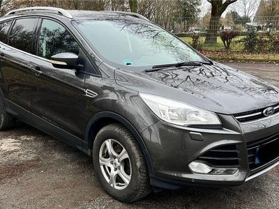 Gebraucht Ford Kuga Titanium 150 PS (110 kW) 2015 Grau SUV