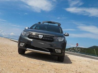 Grau Gebraucht 2018 Dacia Sandero Celebration Limousine | 8.300 € (Fairer Preis)