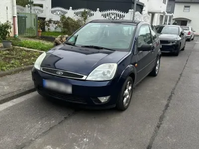 Gebraucht Ford Fiesta 75 PS (55 kW) 2003 Blau Kleinwagen