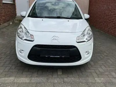 Gebraucht Citroën C3 60 PS (44 kW) 2012 Weiß Limousine