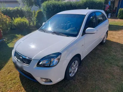 Gebraucht Kia Rio 98 PS (72 kW) 2010 Weiß Kleinwagen