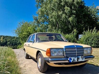 Gelb Gebraucht 1980 Mercedes 200 Limousine | 5.900 €