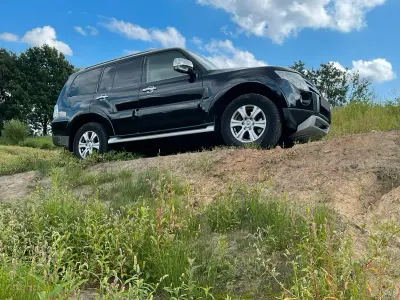 Second-hand Mitsubishi Pajero 250 CP (183 kW) 2007 Negru SUV