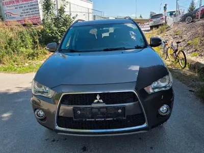 Gebraucht Mitsubishi Outlander Invite 140 PS (102 kW) 2012 Gold SUV