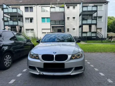 Gebraucht BMW 318 143 PS (105 kW) 2011 Silber Limousine