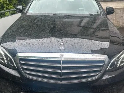 Gebraucht Mercedes E220 194 PS (142 kW) 2019 Schwarz Limousine