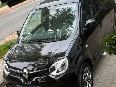 Używany Renault Twingo Signature 73 KM (53 kW) 2020 Czarny Hatchback