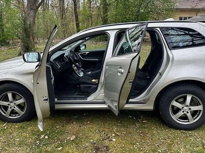 Usata Volvo XC60 Kinetic 190 CV (139 kW) 2016 Oro SUV