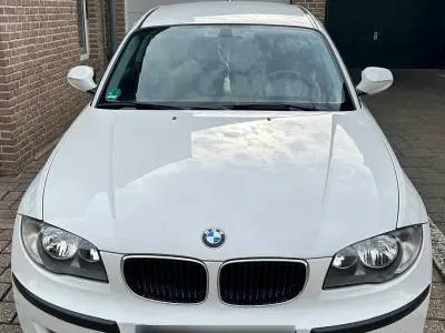 Gebraucht BMW 116 122 PS (89 kW) 2010 Weiß Kleinwagen