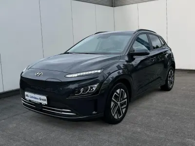 Gebraucht Hyundai Kona Trend 100 kW (136 PS) 2023 Dark knight SUV