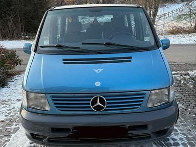 Usata Mercedes V220 122 CV (89 kW) 2000 Blu Monovolume