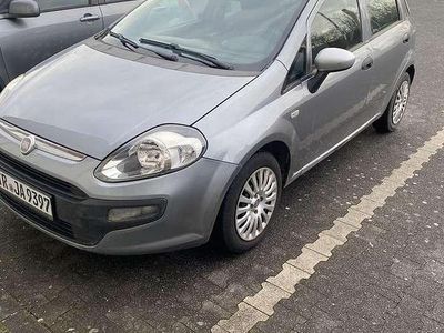 Grau Gebraucht 2010 Fiat Punto Limousine | 2.280 € (Etwas zu teuer)