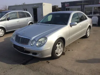 Gebraucht Mercedes E200 163 PS (119 kW) 2003 Silber Limousine