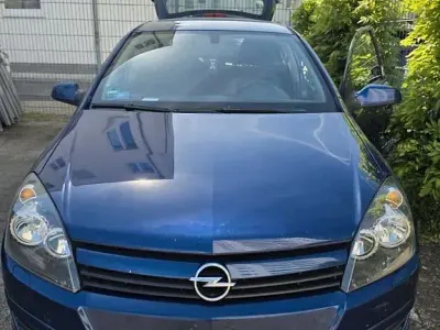Używany Opel Astra 90 KM (66 kW) 2005 Niebieski Sedan/Limuzyna