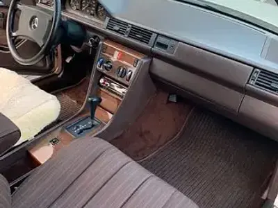Gebraucht Mercedes 230 132 PS (97 kW) 1988 Limousine