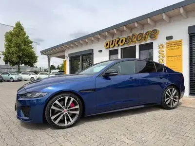 Gebraucht Jaguar XE R-Dynamic 204 PS (150 kW) 2023 Caesium blue (metallic) Limousine