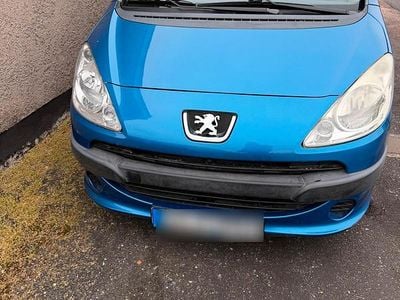 Usado Peugeot 1007 105 HP (77 kW) 2005 Azul Monovolume