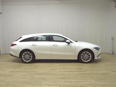 Gebraucht Mercedes CLA200 Shooting Brake 150 PS (110 kW) 2022 Weiss Kombi