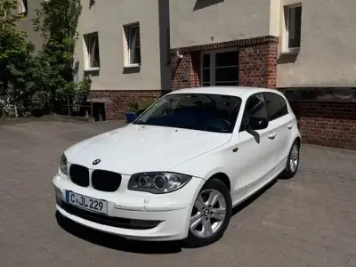 Gebraucht BMW 116 122 PS (89 kW) 2011 Weiß Kleinwagen