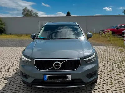 Gebraucht Volvo XC40 Momentum 129 PS (94 kW) 2021 Grau SUV