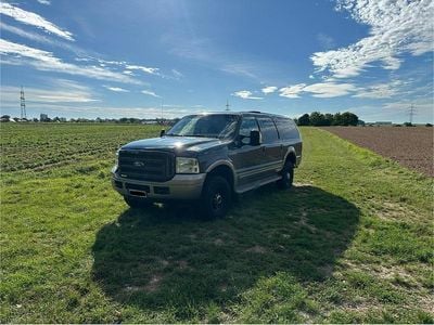Grün Gebraucht 2005 Ford Excursion SUV | 19.800 €