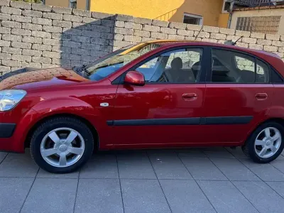 Gebraucht Kia Rio 110 PS (80 kW) 2006 Rot Limousine