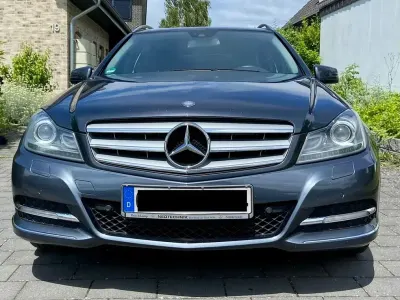 Gebraucht Mercedes C200 Avantgarde 136 PS (100 kW) 2012 Grau Limousine