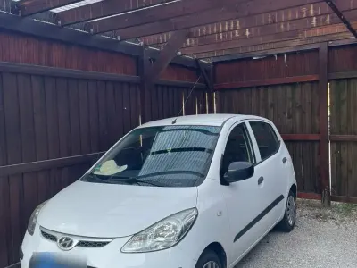 Gebraucht Hyundai i10 70 PS (51 kW) 2010 Weiß Kleinwagen