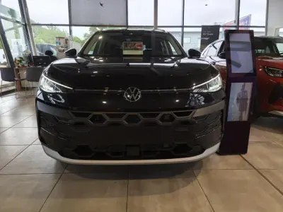 Gebraucht VW T-Roc Cabriolet Life 150 PS (110 kW) 2026 Schwarz metallic SUV