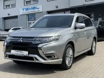 Gebraucht Mitsubishi Outlander P-HEV Plus 224 PS (164 kW) 2020 Silber SUV