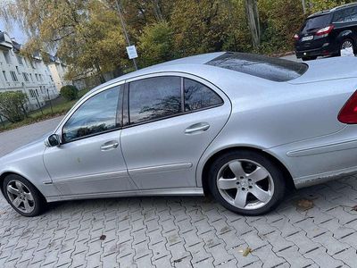 Grau Gebraucht 2005 Mercedes E280 Avantgarde Kombi | 4.500 € (Teuer)