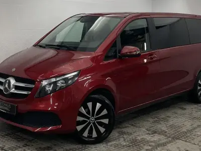 Gebraucht Mercedes V220 330 PS (242 kW) 2022 Rot Van / Kleinbus