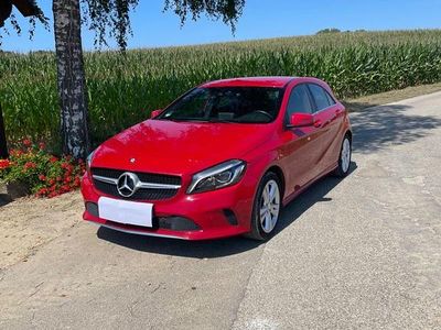 Gebraucht Mercedes A180 Urban 109 PS (80 kW) 2017 Rot Limousine