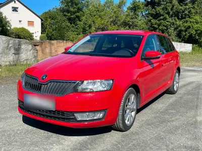 Gebraucht Skoda Rapid Joy 125 PS (91 kW) 2016 Rot Kleinwagen