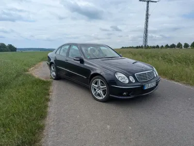 Gebraucht Mercedes E240 177 PS (130 kW) 2003 Violet Limousine