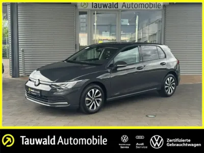Gebraucht VW Golf VIII Active 131 PS (96 kW) 2022 Grau Limousine