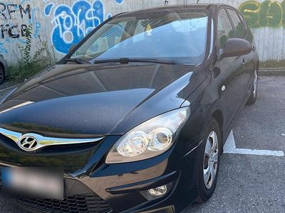 Gebraucht Hyundai i30 90 PS (66 kW) 2010 Schwarz Kleinwagen
