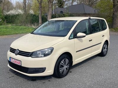 Second-hand VW Touran 2016 Galben Monovolum