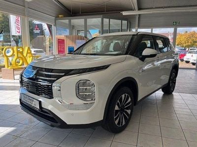 Neu Mitsubishi Outlander P-HEV Basis 136 PS (100 kW) 2025 Weiß SUV