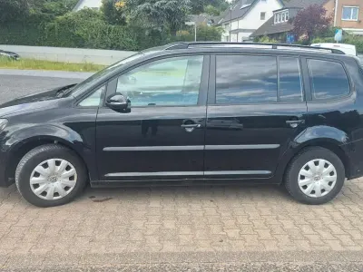Gebraucht VW Touran Trendline 105 PS (77 kW) 2011 Schwarz Van / Kleinbus