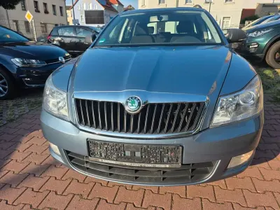 Gebraucht Skoda Octavia Elegance 102 PS (75 kW) 2011 Blau Kombi