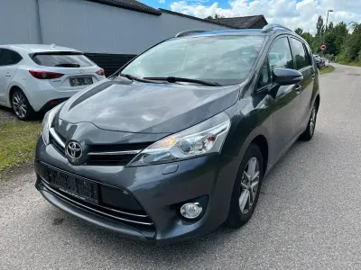 Gebraucht Toyota Verso Touch 147 PS (108 kW) 2015 Grau Van / Kleinbus
