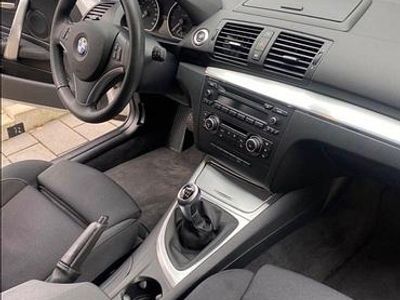 Usata BMW 118 Lifestyle 143 CV (105 kW) 2009 Bianco Utilitaria