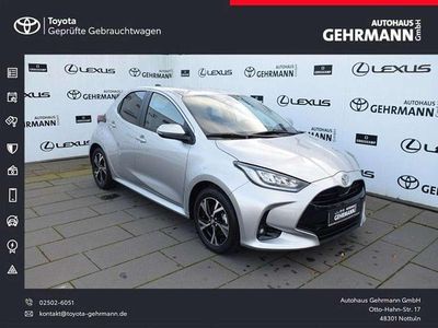 Neu Toyota Yaris Hybrid 117 PS (86 kW) 2025 Silver metallic Kleinwagen