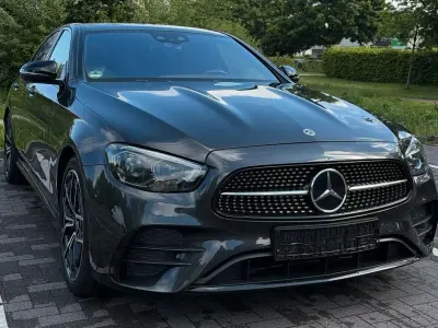 Używany Mercedes E300 AMG 258 KM (189 kW) 2021 Szary Sedan/Limuzyna
