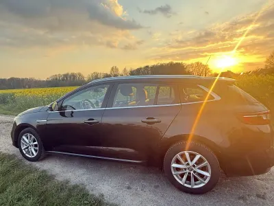 Gebraucht Renault Mégane GrandTour Intens 110 PS (80 kW) 2017 Schwarz Kombi