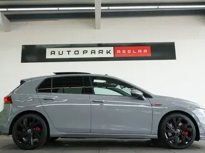 Gebraucht VW Golf VIII GTI 245 PS (180 kW) 2024 Mondsteingrau Limousine
