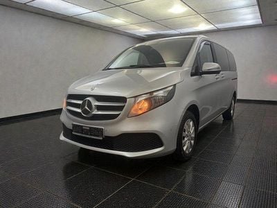 Gebraucht Mercedes V220 163 PS (119 kW) 2019 Silber Van / Kleinbus