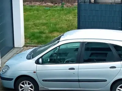 Gebraucht Renault Scénic 107 PS (78 kW) 2001 Silber Van / Kleinbus
