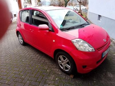 Rot Gebraucht 2008 Daihatsu Sirion Kleinwagen | 900 € (Superpreis)